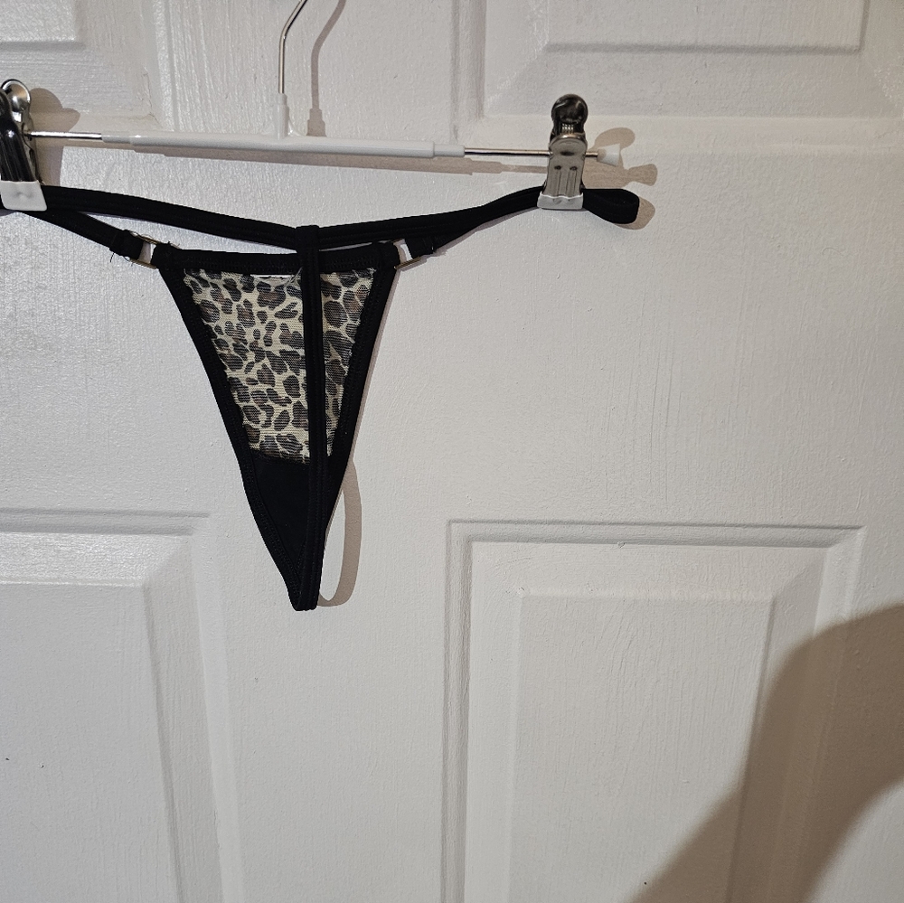 Sexy Leopard Print V String Thongs - Picture 2 of 5
